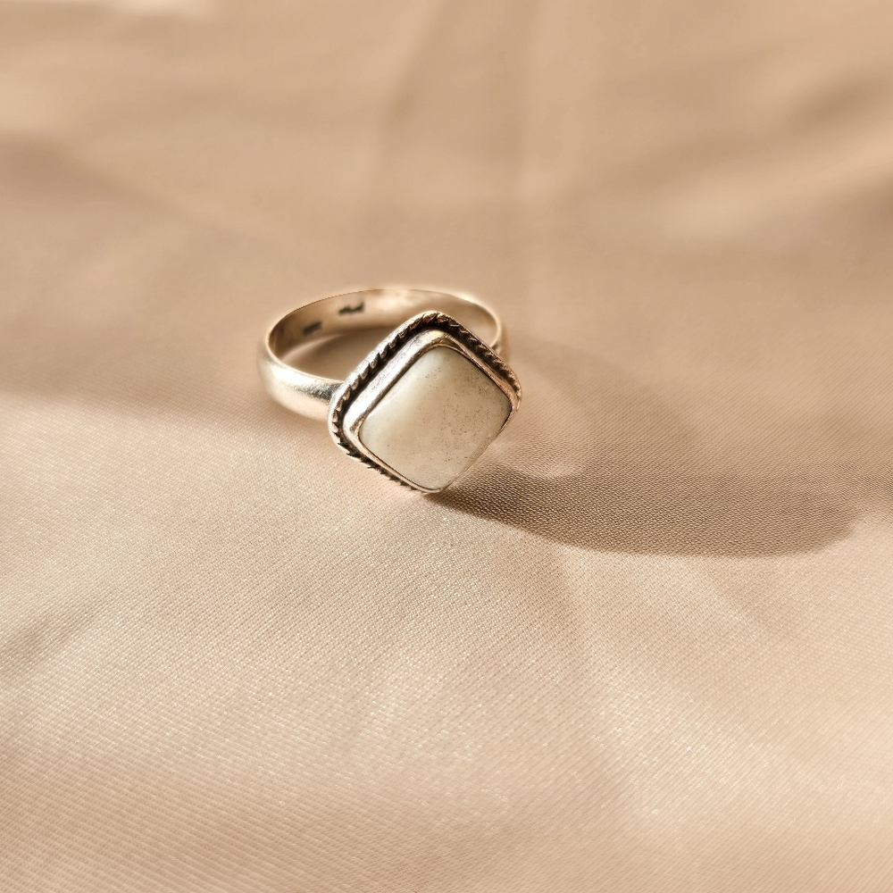Elegant Silver Ring